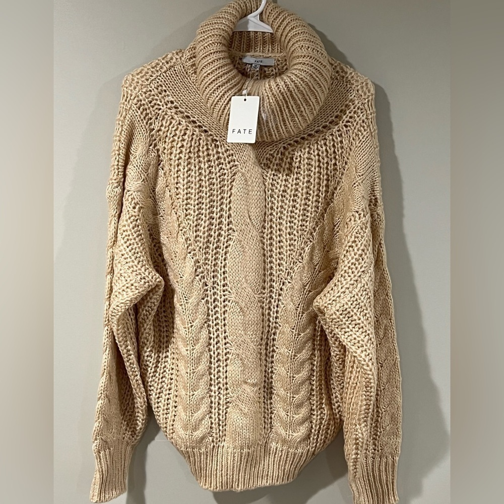 NWT Women’s Medium FATE Janice Cable Knit Turtleneck Sweater Ultra Soft Chunky